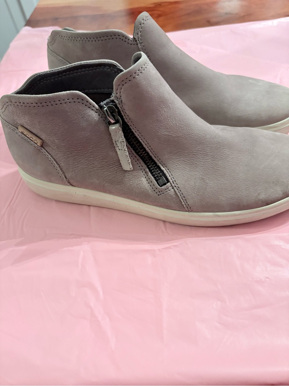 Ecco Women's Light Gray Nubuck Zip Ankle Bootie